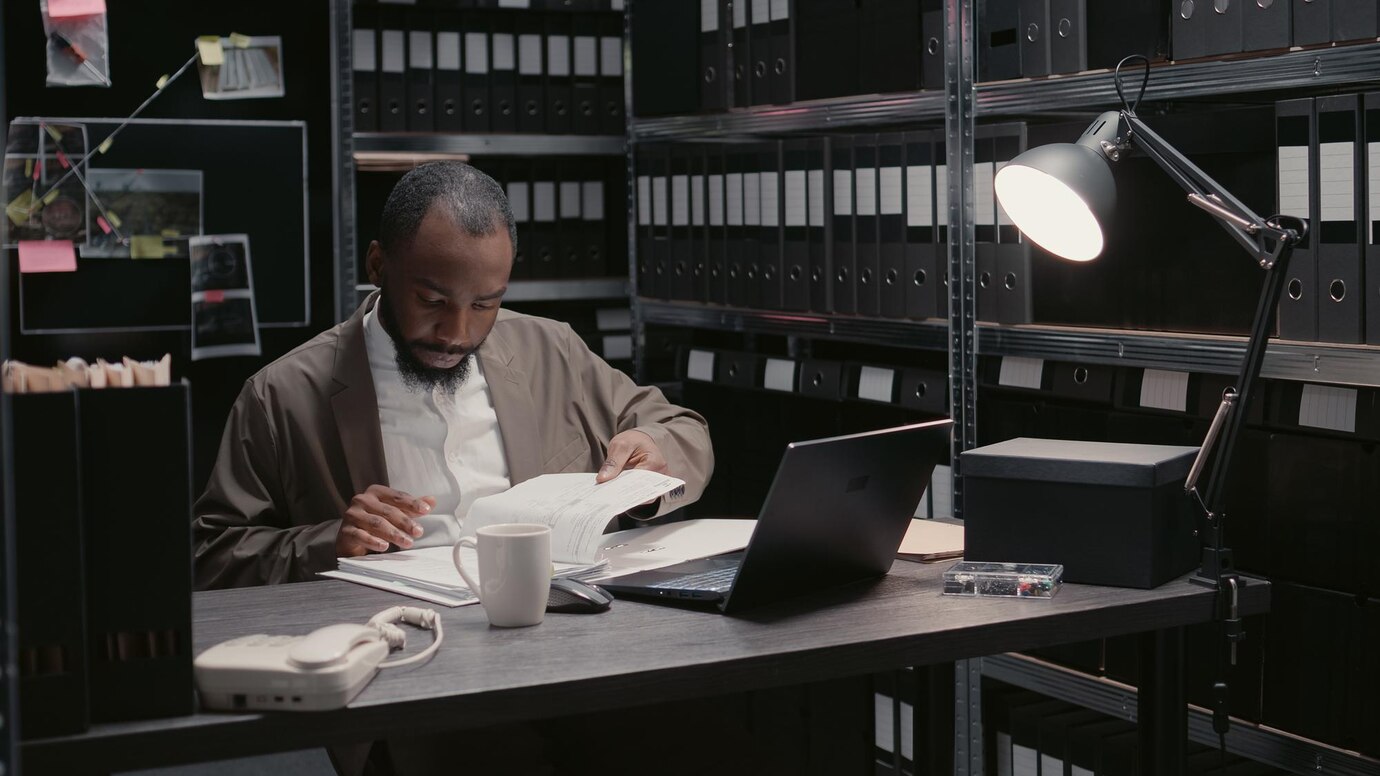 AI analyzing constitutional documents